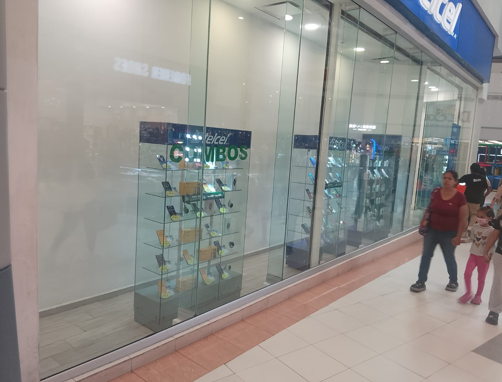 Ventana de aluminio con cristal templado